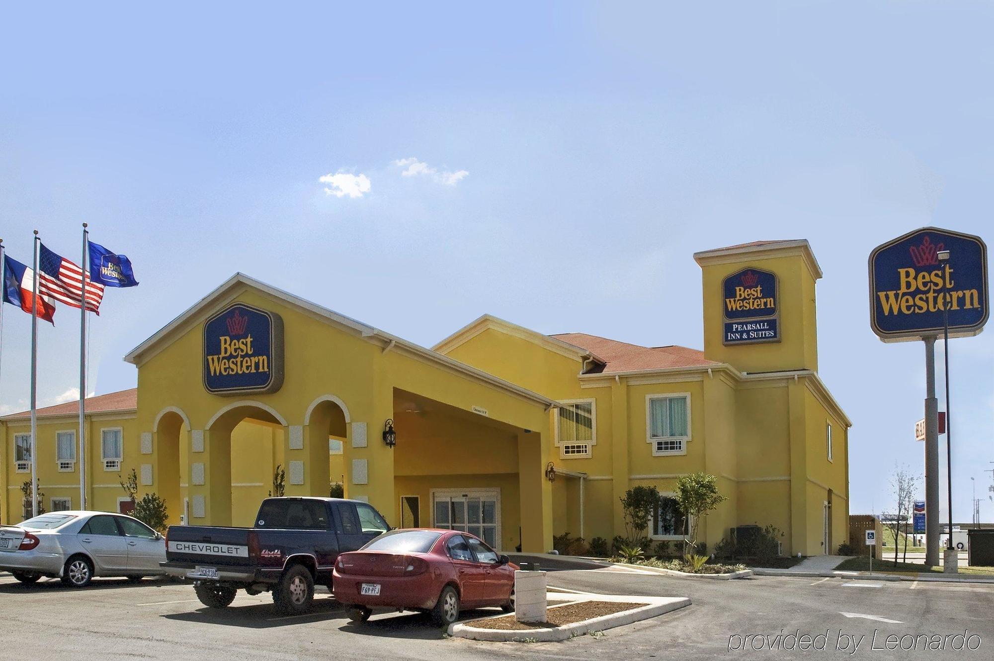 Pearsall Inn And Suites ภายนอก รูปภาพ