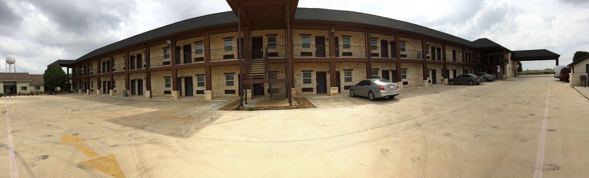 Pearsall Inn And Suites ภายนอก รูปภาพ